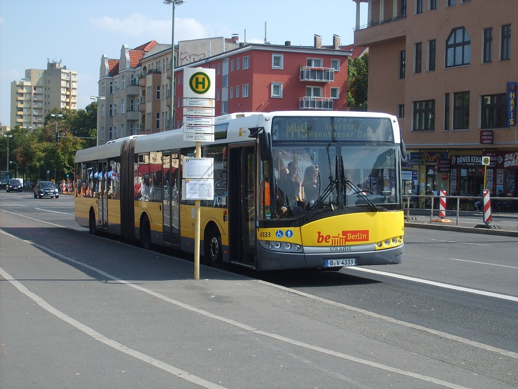 Solaris Urbino 18 III - B V 4333 - Wagen 4333 - in Berlin, Neue Kantstraße (S-Bf. Messe Nord / ICC) - am 1-September-2015