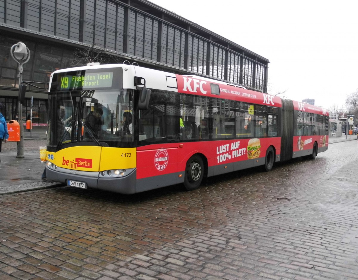 Solaris Urbino 18 Wg.4172 auf Linie X9 am S+U Zoo, 14.03.15