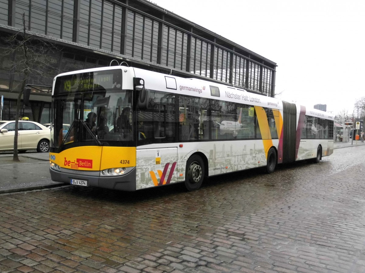 Solaris Urbino 18 Wg.4374 auf Linie X9 am S+U Zoo, 14.03.15