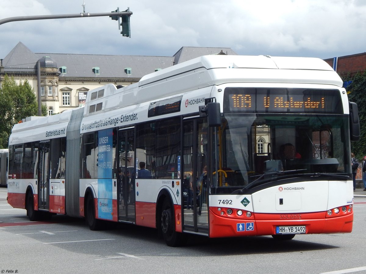 Solaris Urbino 18,75 Hybrid der Hamburger Hochbahn AG in Hamburg am 23.07.2015