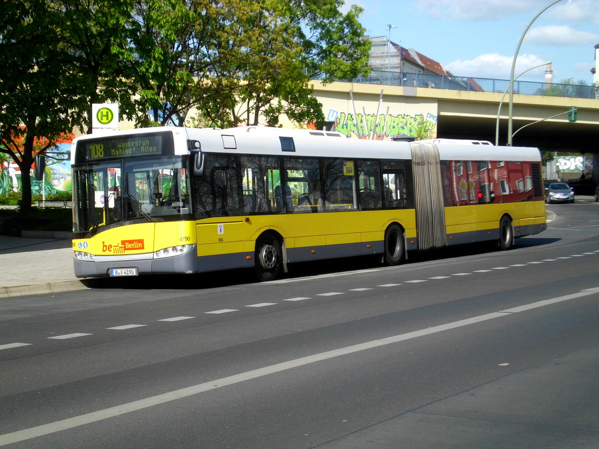 Solaris Urbino auf der Linie 108 nach Waldesruh Mahlsdorfer Allee am S+U Bahnhof Berlin Lichtenberg.(22.4.2016)
