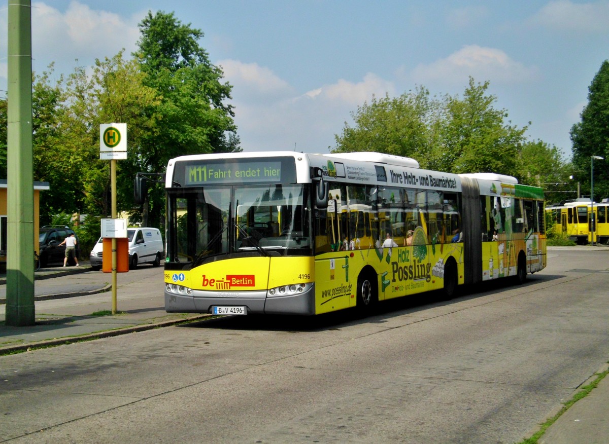 Solaris Urbino auf der Linie M11 nach U-Bahnhof Berlin Dahlem-Dorf am S-Bahnhof Berlin Schöneweide/Sterndamm.(8.8.2014)
