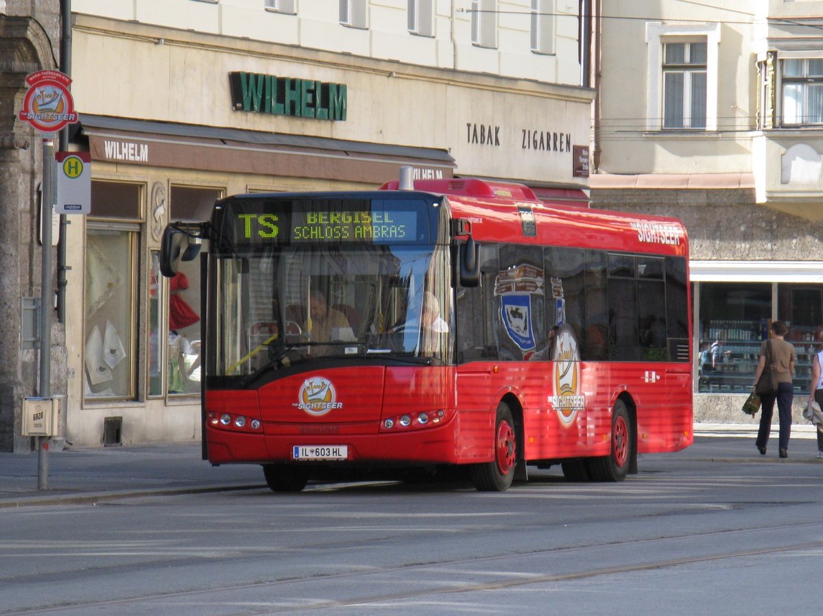 Solaris Urbino der Linie TS (The Sightseer) in Innsbruck, Maria-Theresien-Straße, Bus IL-603HL, aufgenommen 24. August 2008