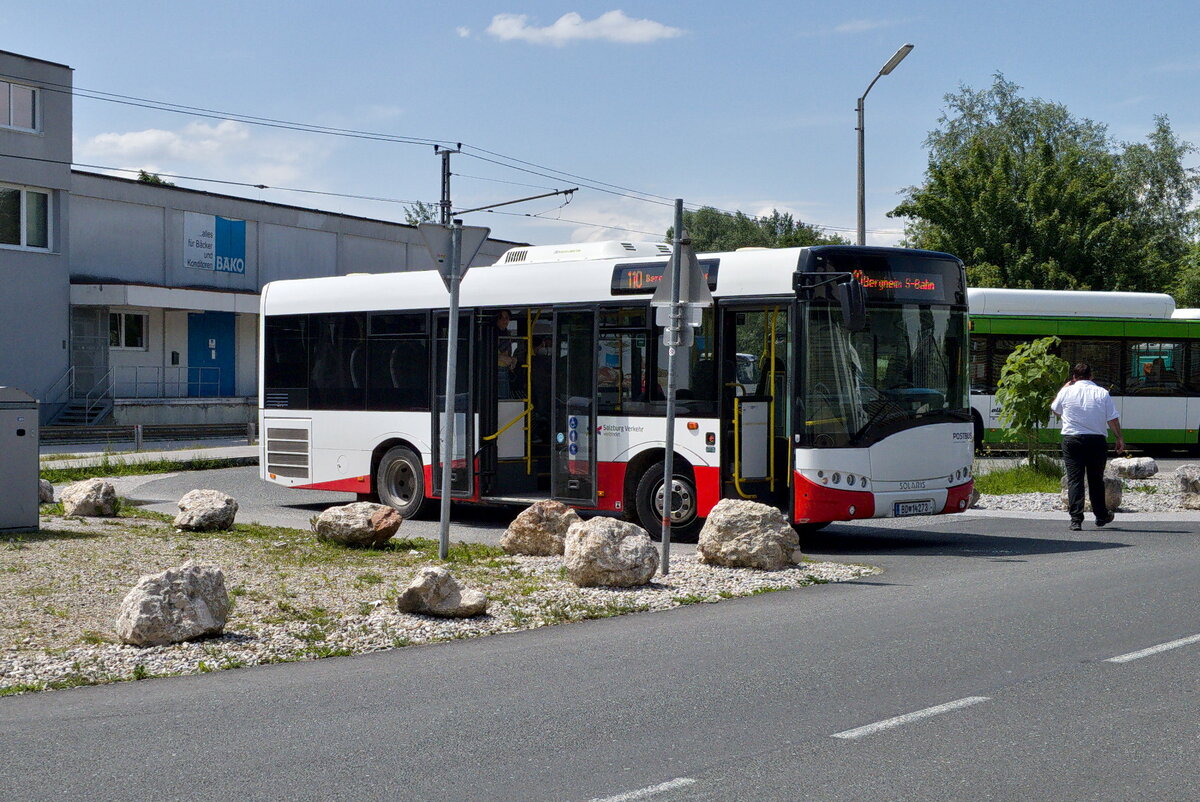 Solaris Urbino von Postbus (BD-14273) als Linie 110 an der Haltestelle Bergheim S-Bahn. Aufgenommen 1.6.2022.