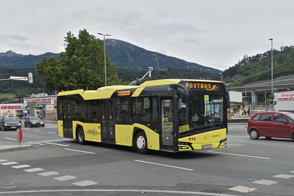 Solaris Urbino von Postbus (BD-14329) als Schienenersatzverkehr für die Karwendelbahn in Innsbruck, Egger-Lienz-Straße. Aufgenommen 4.6.2020.