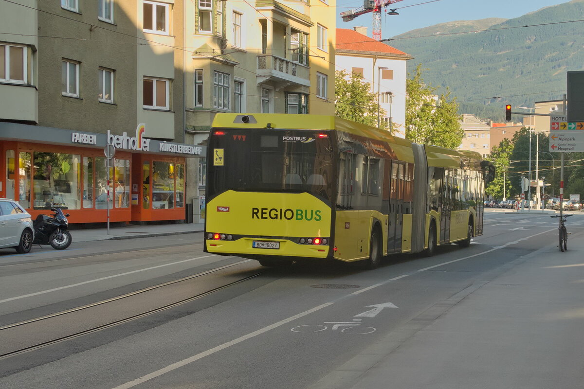 Solaris Urbino von Postbus (BD-16027) als Schienenersatzverkehr Innsbruck-Hall i. T. in Innsbruck, Amraser Straße. Aufgenommen 25.8.2021.