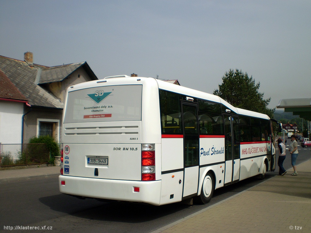 SOR BN 10.5 an der Haltstelle Autobusové nádraží (Busbahnhof) in Klášterec, Stadteil Miřetice. (29. 05. 2008)