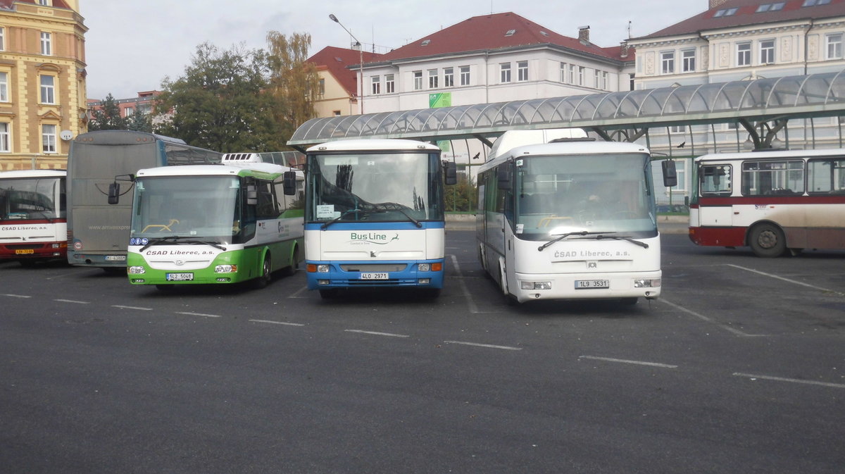 SOR, Karosa C954E.1360 und Ekobus Intercity 10,5(SOR C10,5) am 31.10.2016 auf dem Busbahnhof von Liberec
