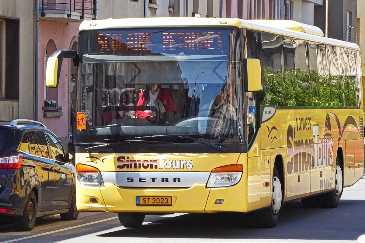 ST 3023, Setra S 415 UL, von Simon Tours, unterwegs als Schulbus in Petange. 10.05.2019
