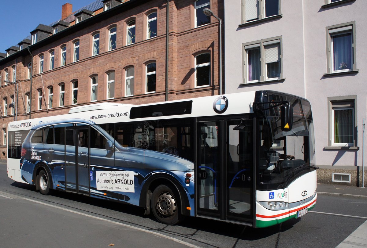 Stadtbus Aschaffenburg / Verkehrsgemeinschaft am Bayerischen Untermain (VAB): Solaris Urbino 12 der Stadtwerke Aschaffenburg Verkehrs-GmbH (STWAB), aufgenommen im September 2016 in der Nähe vom Hauptbahnhof in Aschaffenburg.