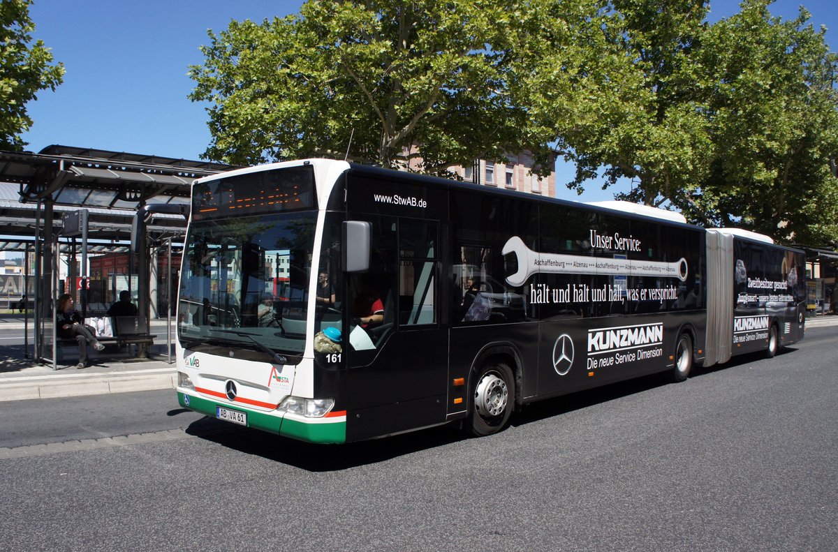 Stadtbus Aschaffenburg / Verkehrsgemeinschaft am Bayerischen Untermain (VAB): Mercedes-Benz Citaro Facelift G der Stadtwerke Aschaffenburg Verkehrs-GmbH (STWAB), aufgenommen Anfang Juli 2018 am Hauptbahnhof in Aschaffenburg.