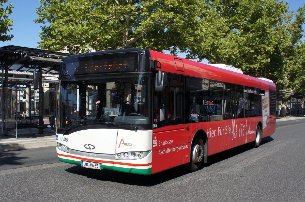 Stadtbus Aschaffenburg / Verkehrsgemeinschaft am Bayerischen Untermain (VAB): Solaris Urbino 12 der Stadtwerke Aschaffenburg Verkehrs-GmbH (STWAB), aufgenommen Anfang Juli 2018 am Hauptbahnhof in Aschaffenburg.