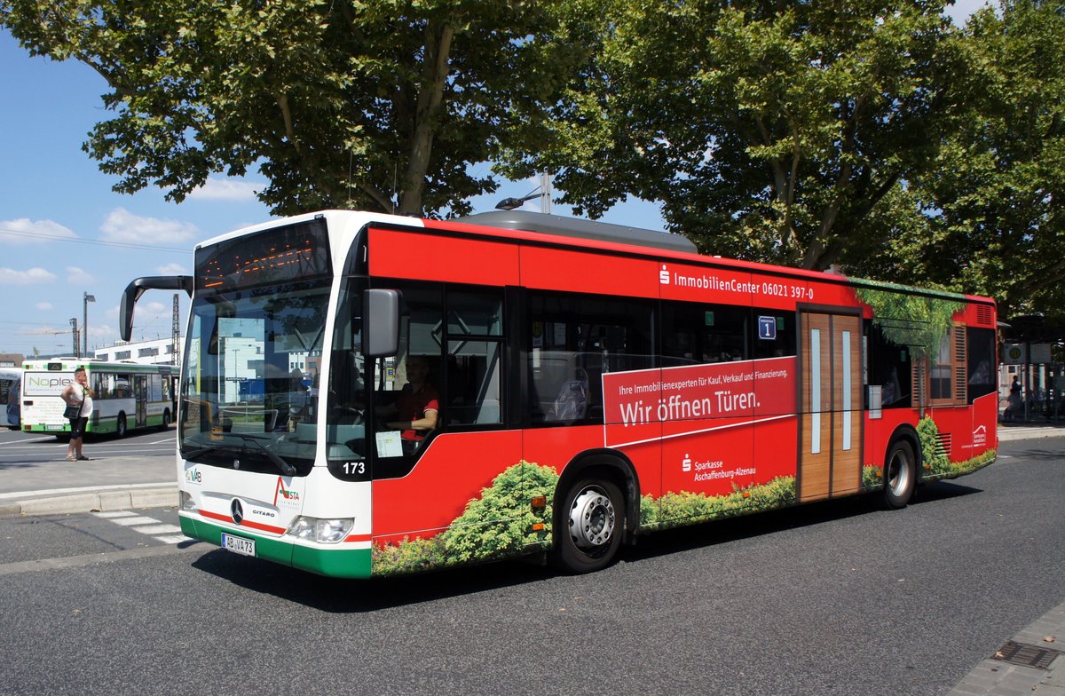 Stadtbus Aschaffenburg / Verkehrsgemeinschaft am Bayerischen Untermain (VAB): Mercedes-Benz Citaro Facelift der Stadtwerke Aschaffenburg Verkehrs-GmbH (STWAB), aufgenommen Ende Juli 2018 am Hauptbahnhof in Aschaffenburg.