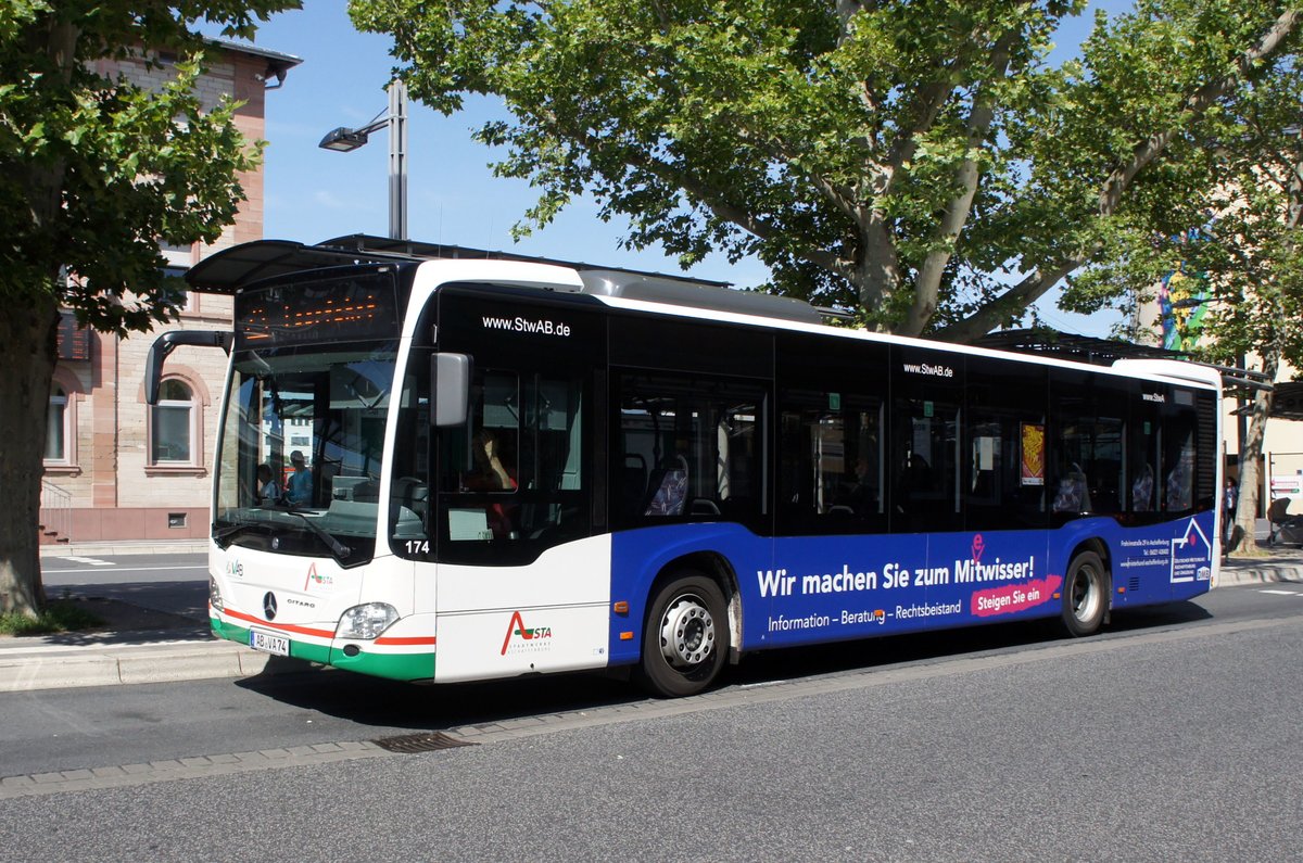 Stadtbus Aschaffenburg / Verkehrsgemeinschaft am Bayerischen Untermain (VAB): Mercedes-Benz Citaro C2 der Stadtwerke Aschaffenburg Verkehrs-GmbH (STWAB), aufgenommen im Juli 2019 am Hauptbahnhof in Aschaffenburg.