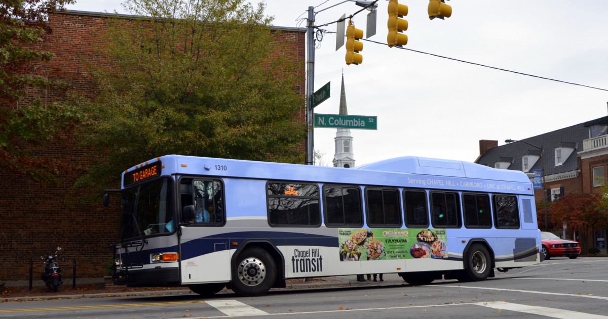 Stadtbus von Chapel Hill transit auf dem Weg  TO GARAGE . (07.11.2013)
