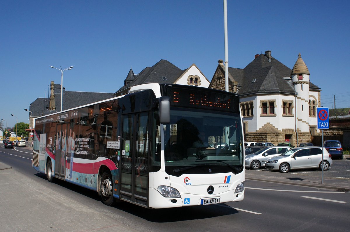 Stadtbus Eisenach: Mercedes-Benz Citaro C2 der KVG Eisenach, eingesetzt im Stadtverkehr. Aufgenommen am Hauptbahnhof von Eisenach im Mai 2016.