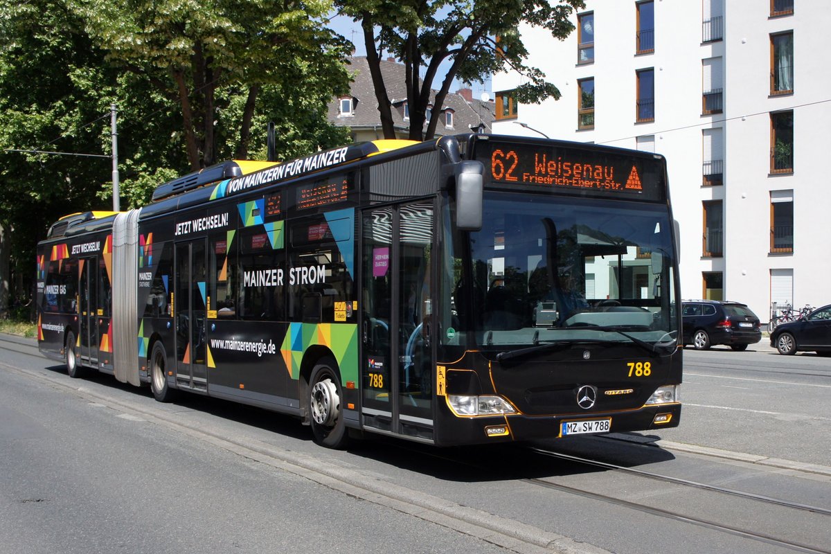 Stadtbus Mainz / Hybridbus Mainz: Mercedes-Benz Citaro Facelift G Hybrid / Mercedes-Benz Citaro Facelift GDH der MVG Mainz / Mainzer Verkehrsgesellschaft (Wagen 788), aufgenommen im Mai 2020 in der Nähe der Haltestelle  Goethestraße  in Mainz.