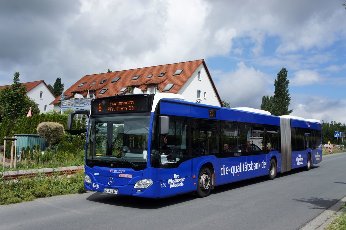 Stadtbus Mainz / Stadtbus Wiesbaden: Mercedes-Benz Citaro C2 Gelenkbus der ESWE Wiesbaden, aufgenommen im Juni 2016 in Mainz-Bretzenheim.