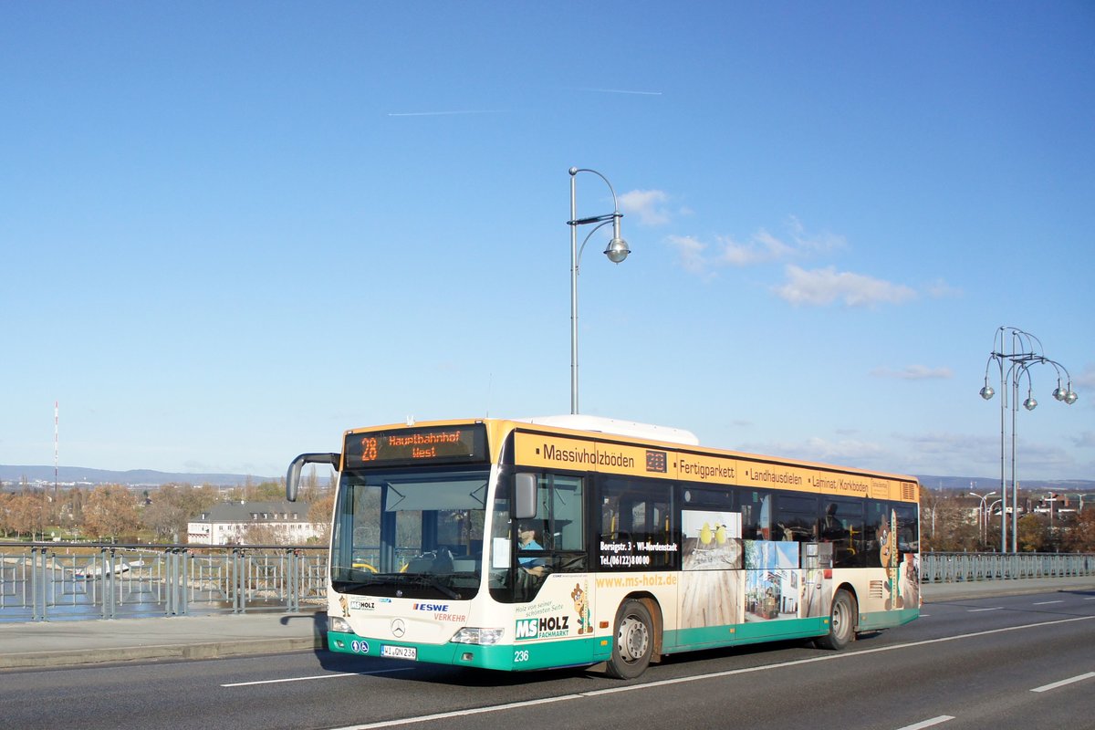 Stadtbus Mainz / Stadtbus Wiesbaden: Mercedes-Benz Citaro Facelift der ESWE Wiesbaden, aufgenommen im November 2016 auf der Theodor-Heuss-Brücke zwischen der hessischen Landeshauptstadt Wiesbaden und der rheinland-pfälzischen Landeshauptstadt Mainz.