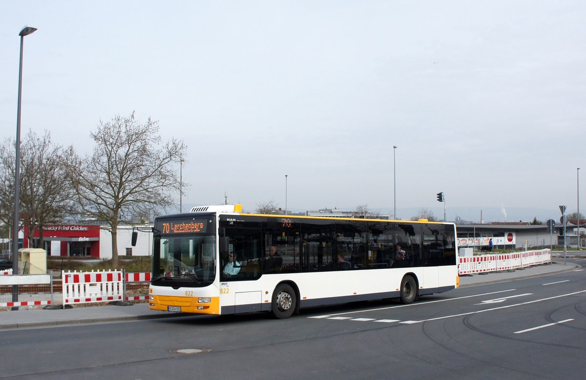 Stadtbus Mainz: MAN Lion's City der MVG Mainz / Mainzer Verkehrsgesellschaft, aufgenommen im April 2016 in der Nähe der Haltestelle  Gutenberg-Center Süd  in Mainz.