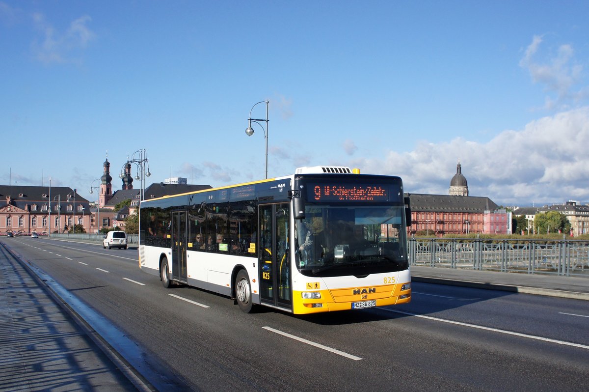 Stadtbus Mainz: MAN Lion's City der MVG Mainz / Mainzer Verkehrsgesellschaft, aufgenommen im Oktober 2016 auf der Theodor-Heuss-Brücke zwischen der hessischen Landeshauptstadt Wiesbaden und der rheinland-pfälzischen Landeshauptstadt Mainz.