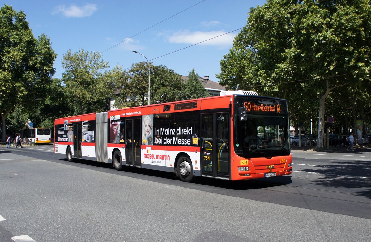 Stadtbus Mainz: MAN Lion's City G der MVG Mainz / Mainzer Verkehrsgesellschaft, aufgenommen im Juli 2018 an der Haltestelle  Goethestraße  in Mainz.