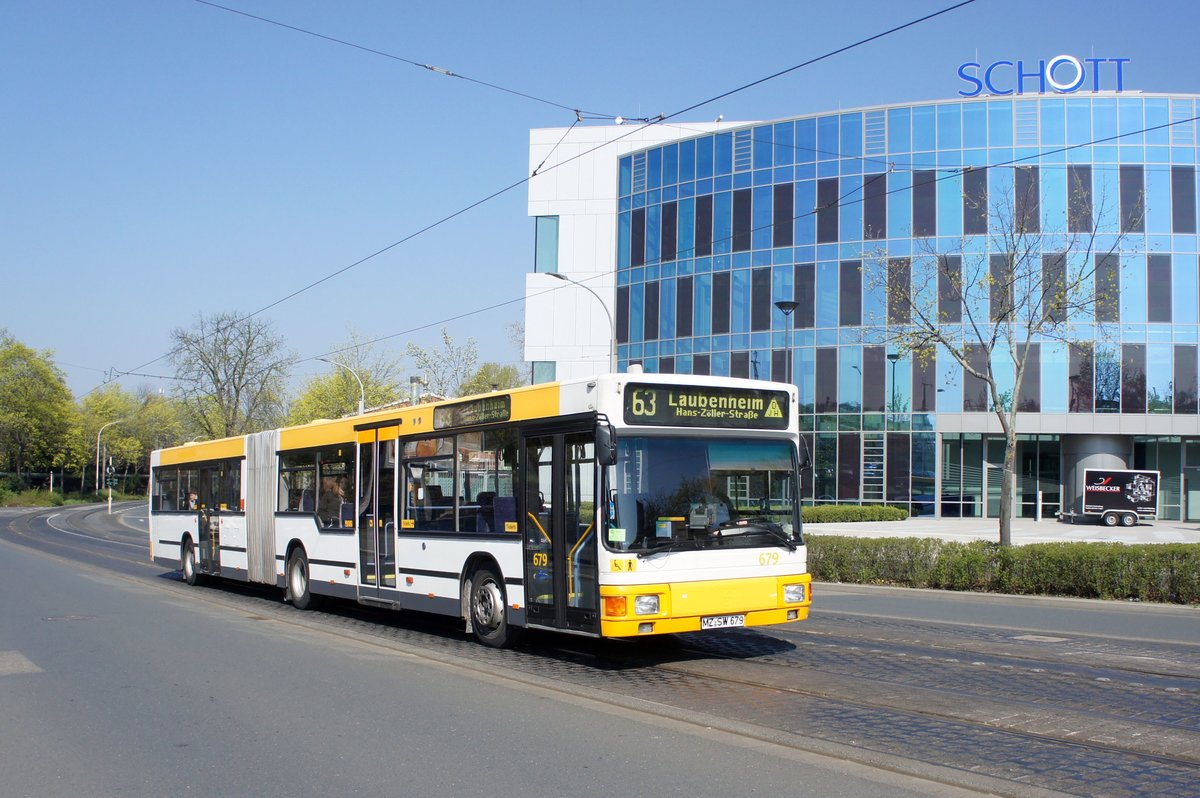 Stadtbus Mainz: MAN NG 312 der MVG Mainz / Mainzer Verkehrsgesellschaft (Wagen 679), aufgenommen im April 2016 in der Nähe der Haltestelle  Bismarckplatz  in Mainz.