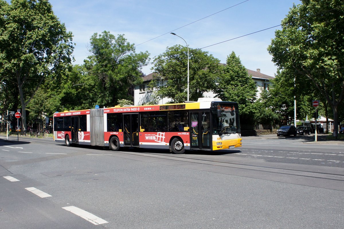 Stadtbus Mainz: MAN NG der MVG Mainz / Mainzer Verkehrsgesellschaft (Wagen 717), aufgenommen im Mai 2020 an der Haltestelle  Goethestraße  in Mainz.