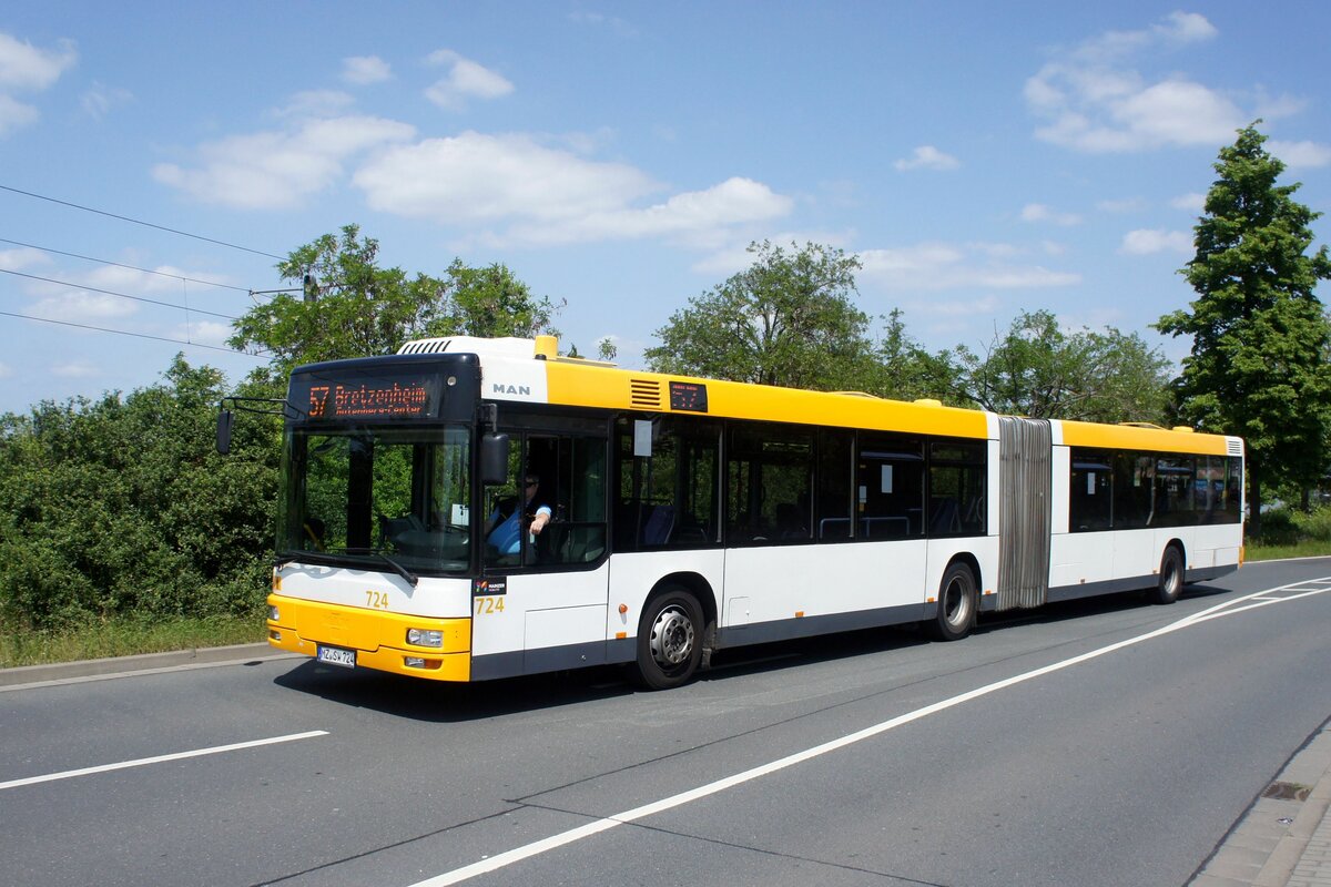 Stadtbus Mainz: MAN NG der MVG Mainz / Mainzer Verkehrsgesellschaft (Wagen 724 / MZ-SW 724), aufgenommen im Mai 2023 in Mainz-Bretzenheim.