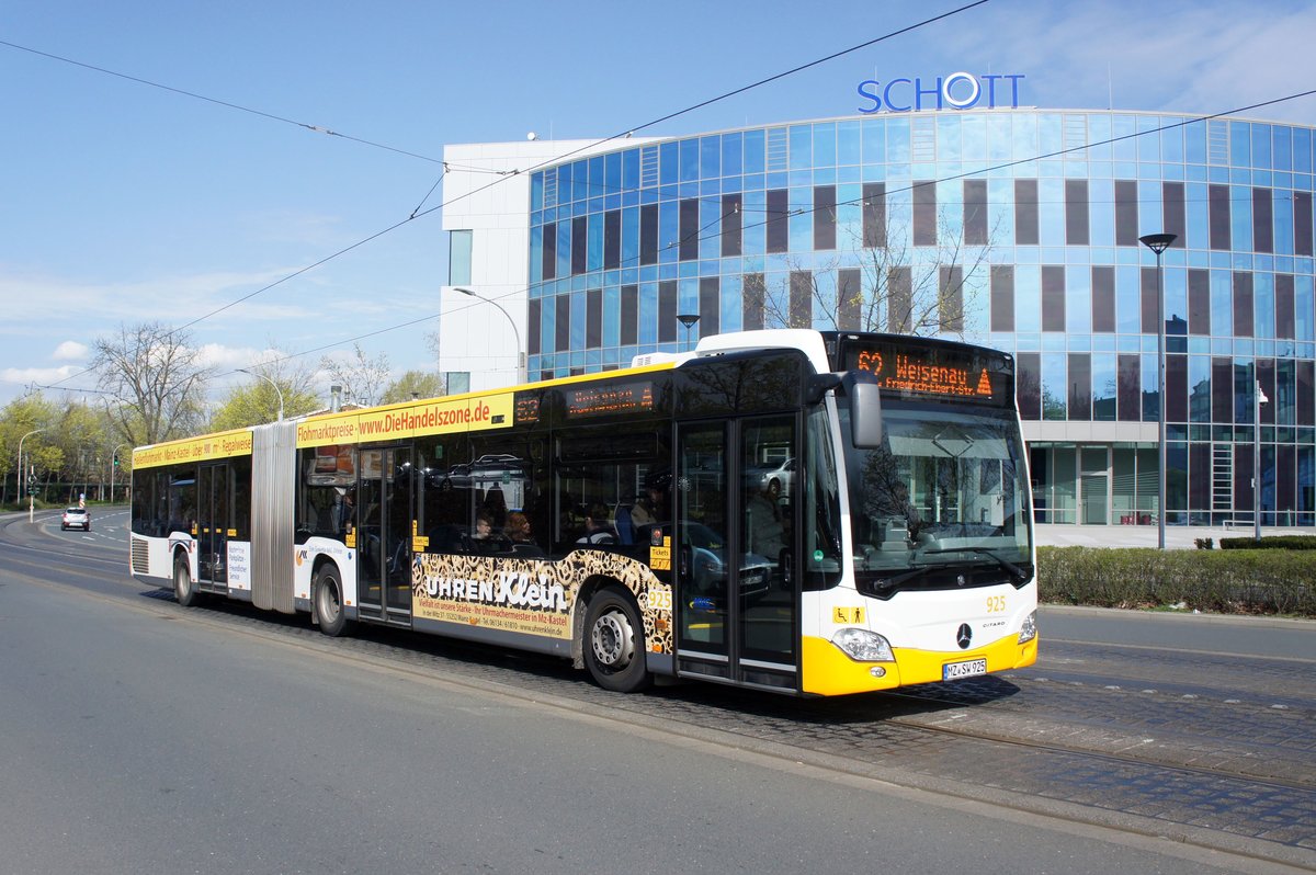 Stadtbus Mainz: Mercedes-Benz Citaro C2 Gelenkbus der MVG Mainz / Mainzer Verkehrsgesellschaft, aufgenommen im April 2016 in der Nähe der Haltestelle  Bismarckplatz  in Mainz.