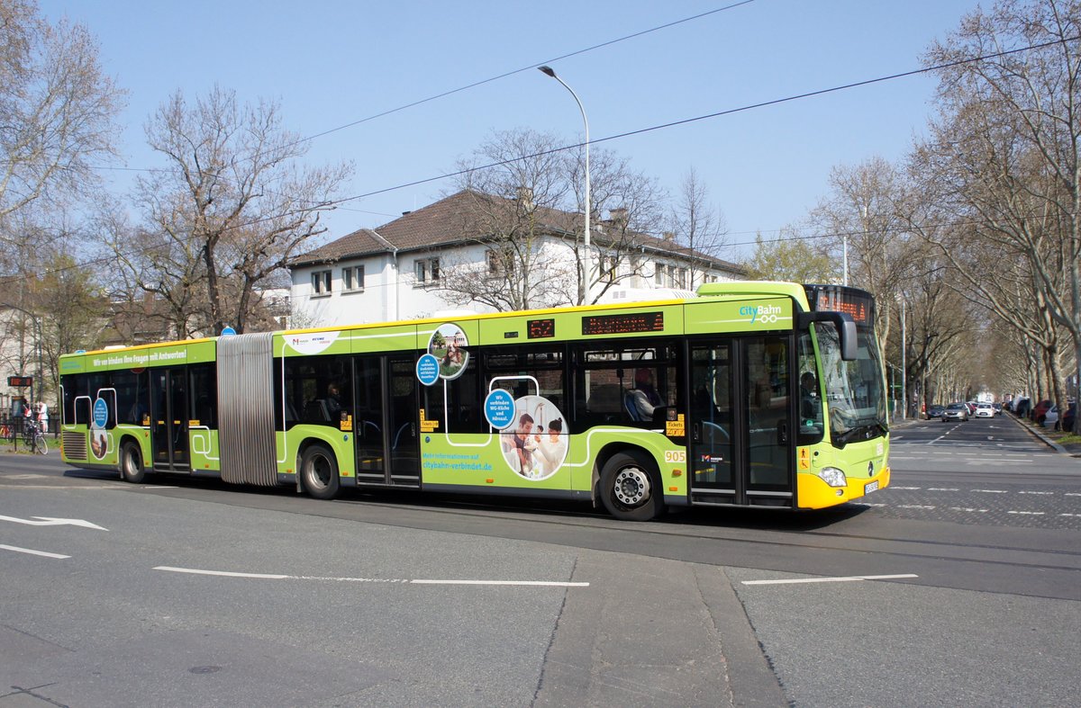 Stadtbus Mainz: Mercedes-Benz Citaro C2 Gelenkbus der MVG Mainz / Mainzer Verkehrsgesellschaft, aufgenommen im April 2019 an der Haltestelle  Goethestraße  in Mainz.