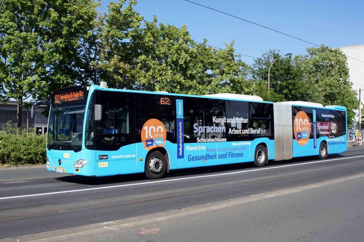 Stadtbus Mainz: Mercedes-Benz Citaro C2 Gelenkbus der MVG Mainz / Mainzer Verkehrsgesellschaft (Wagen 941), aufgenommen im Mai 2020 in der Nähe der Haltestelle  Bismarckplatz  in Mainz.