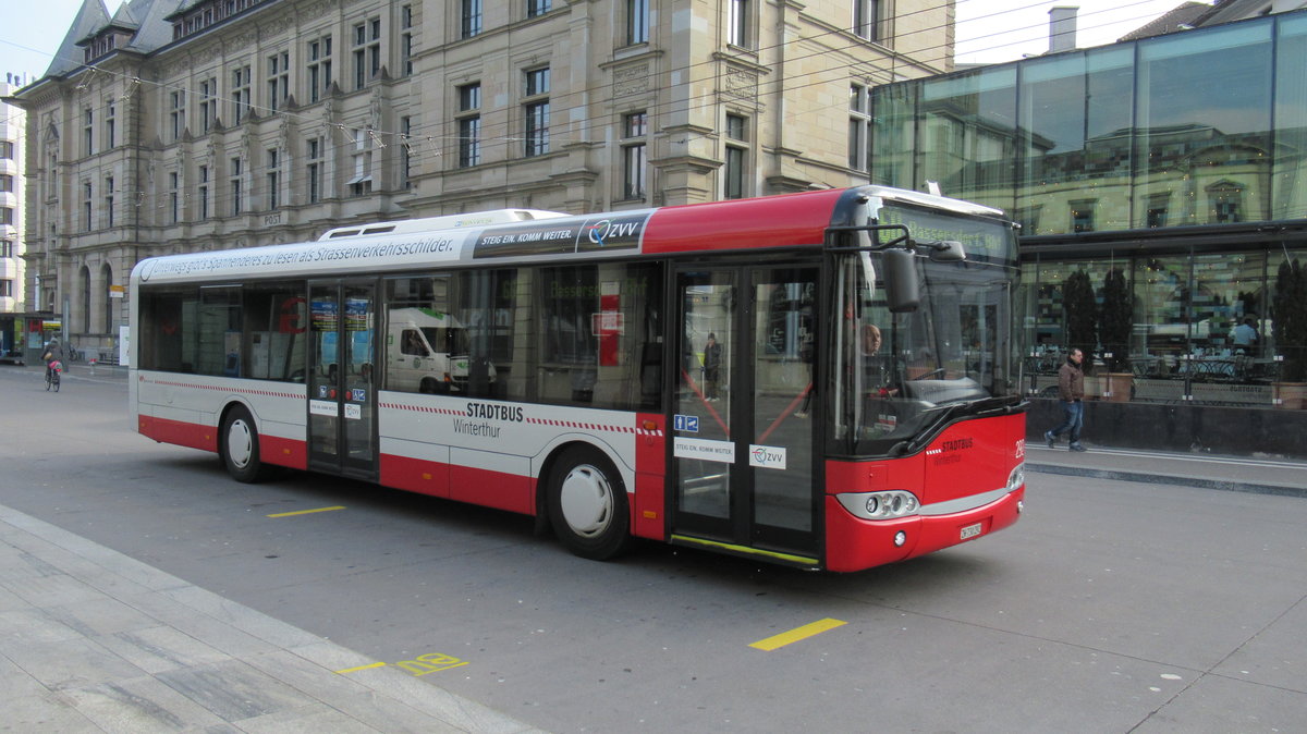 Stadtbus Nr. 292 (Solaris Urbino 12, 2004) am 28.2.2018 beim Bahnhofplatz. Der zweitürige Ueberlandbus wurde im Jahr 2004 in Betrieb genommen.