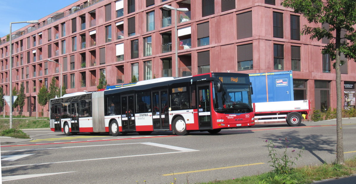 Stadtbus Nr. 352 (MAN A40, Lion's City GL, 2016) am 17.10.2018 beim Einbiegen in die Sulzerallee. Die Linien-Nummer 14 gibt es nur noch bis zum Fahrplanwechsel 2018. Danach werden die Radial-Linien 7 und 14 zur Durchmesserlinie 7 zusammengelegt (Bhf Wülflingen - HB - Chli-Hegi).