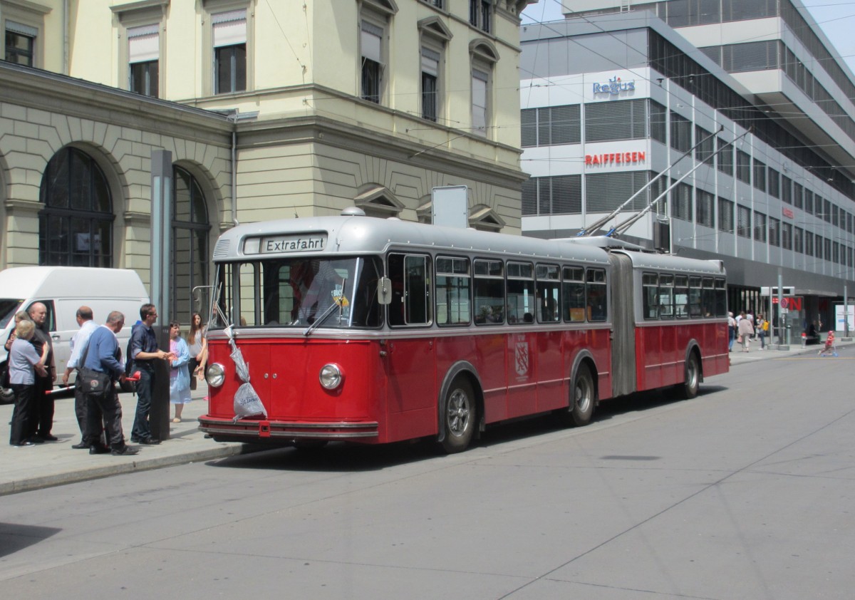 Stadtbus Winterthur Nr. 101 (FBW, 1958) am 31.5.2015 beim Hauptbahnhof. Extrafahrt für den TVS (trolleybus.ch) zur GV ins Busdepot Grüzefeld.