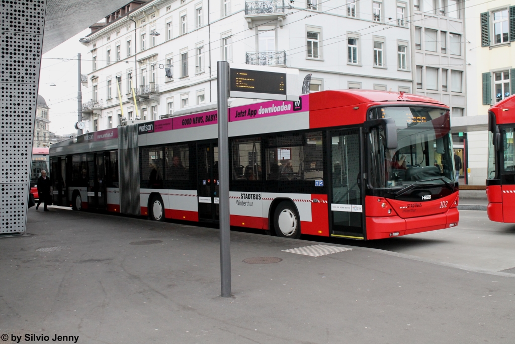 Stadtbus Winterthur Nr. 102 (Hess Swisstrolley 3 BGT-N1C) am 24.1.2015 beim Hauptbahnhof