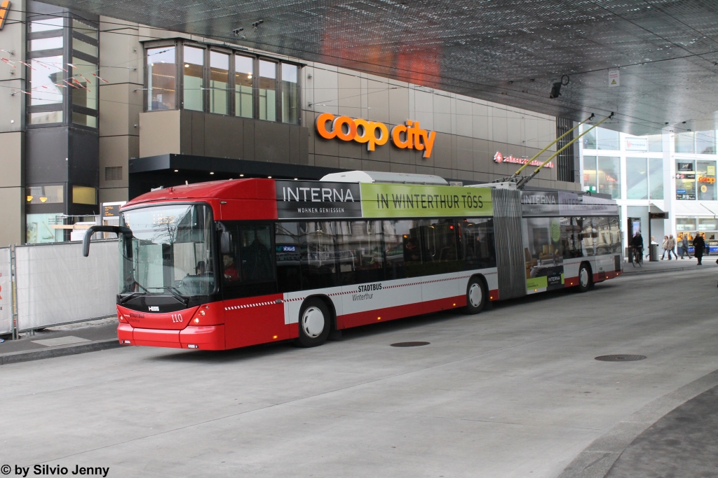 Stadtbus Winterthur Nr. 110 (Hess Swisstrolley BGT-N1C) am 24.1.2015 beim Hauptbahnhof