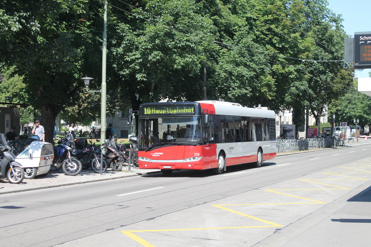 Stadtbus Winterthur Nr. 226 (Solaris Urbino 12) am 25.6.2020 in Winterthur, Schmidgasse