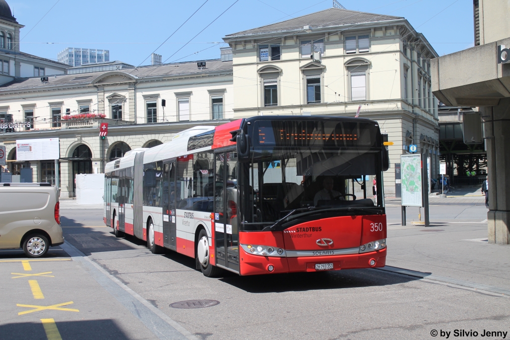 Stadtbus Winterthur Nr. 350 (Solaris Urbino 18) am 21.6.2014 beim Hauptbahnhof. Dieser Wagen kam im Oktober 2013 in Betrieb, nachdem eine Angebotserhöhung einen weitere Gelenkbus erfordete.