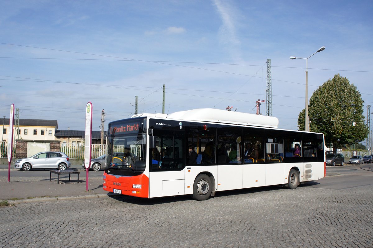 Stadtbus Zwickau: MAN Lion's City CNG der SVZ Zwickau, aufgenommen im Oktober 2016 am Hauptbahnhof in Zwickau.