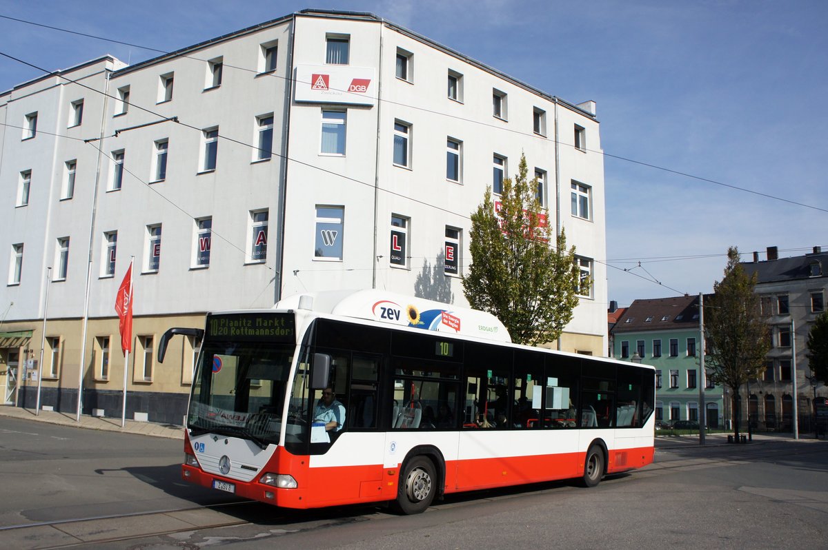 Stadtbus Zwickau: Mercedes-Benz Citaro CNG der SVZ Zwickau, aufgenommen im Oktober 2016 am Hauptbahnhof in Zwickau.