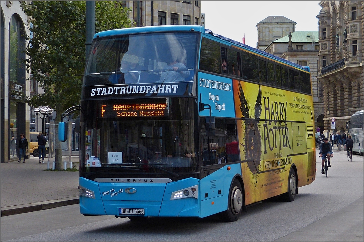 Stadtrundfahrt durch Hamburg, mit einem Bus der Marke Gleryz, aufgenommen am 18.09.2019. 