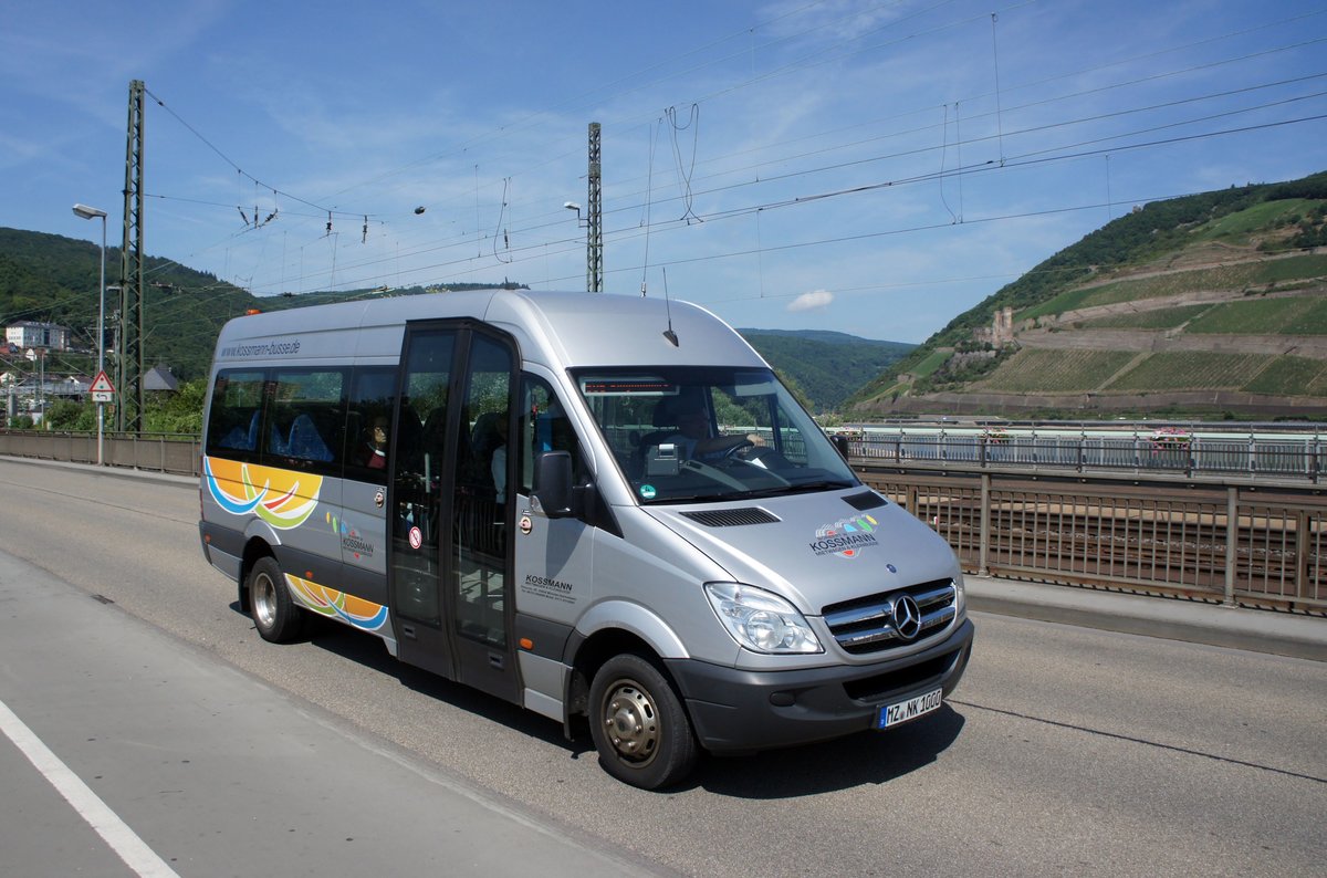 Stadtverkehr Bingen am Rhein / Stadtbus Bingen am Rhein: Mercedes-Benz Sprinter vom Busunternehmen Norbert W. Kossmann (im Auftrag der Stadtwerke Bingen am Rhein), aufgenommen im Juli 2017 im Stadtgebiet von Bingen am Rhein. 