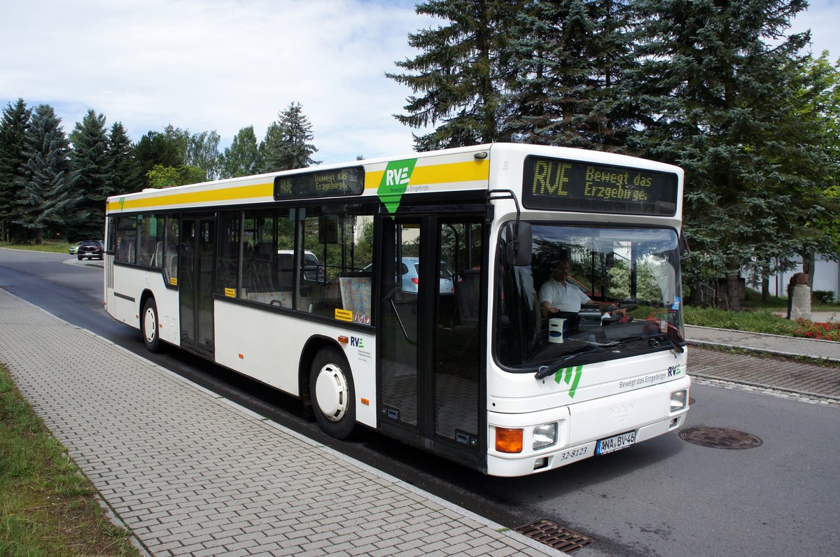 Stadtverkehr Schwarzenberg / Stadtbus Schwarzenberg / Bus Erzgebirge: MAN NL der RVE (Regionalverkehr Erzgebirge GmbH), aufgenommen im Juli 2017 im Stadtgebiet von Schwarzenberg / Erzgebirge.