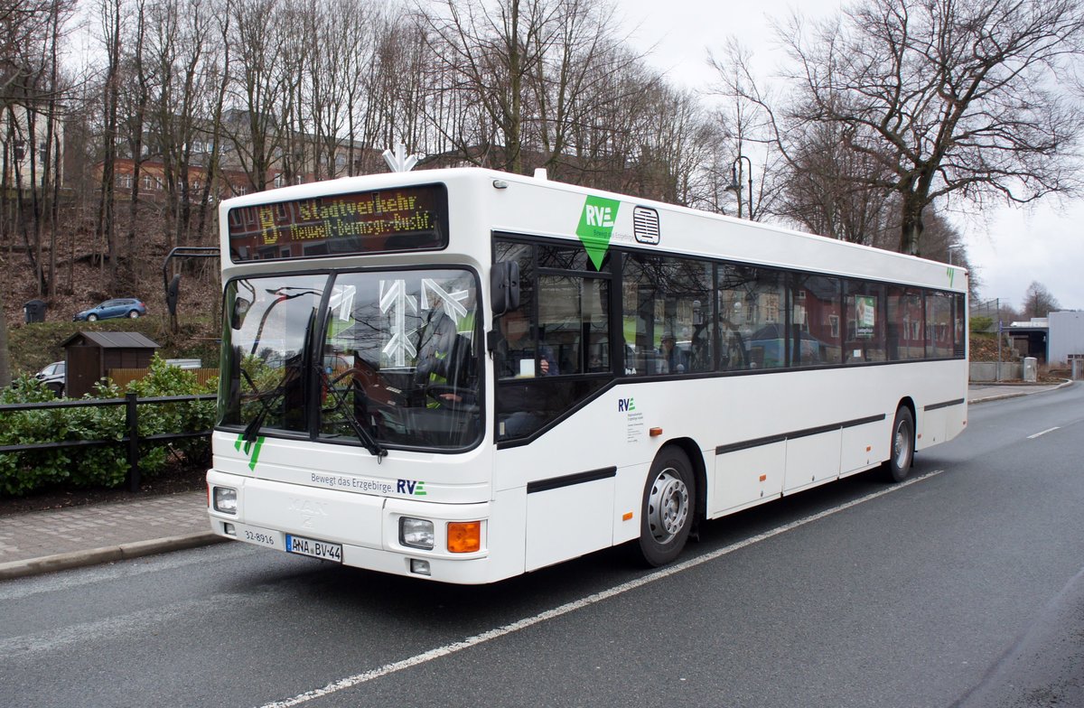 Stadtverkehr Schwarzenberg / Stadtbus Schwarzenberg / Bus Erzgebirge: MAN EL (ANA-BV 44) der RVE (Regionalverkehr Erzgebirge GmbH), aufgenommen im März 2019 am Bahnhof von Schwarzenberg / Erzgebirge.