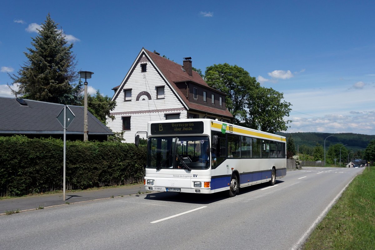 Stadtverkehr Schwarzenberg / Stadtbus Schwarzenberg / Bus Erzgebirge: MAN EL (ASZ-BV 48) der RVE (Regionalverkehr Erzgebirge GmbH), aufgenommen im Juni 2020 im Stadtgebiet von Schwarzenberg / Erzgebirge.