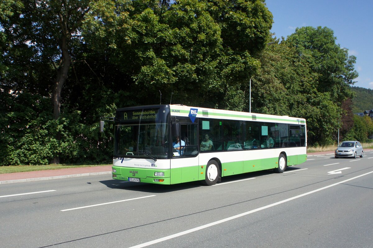 Stadtverkehr Schwarzenberg / Stadtbus Schwarzenberg / Bus Erzgebirge: MAN NÜ (ERZ-RV 842) der RVE (Regionalverkehr Erzgebirge GmbH), aufgenommen im August 2023 im Stadtgebiet von Schwarzenberg / Erzgebirge.