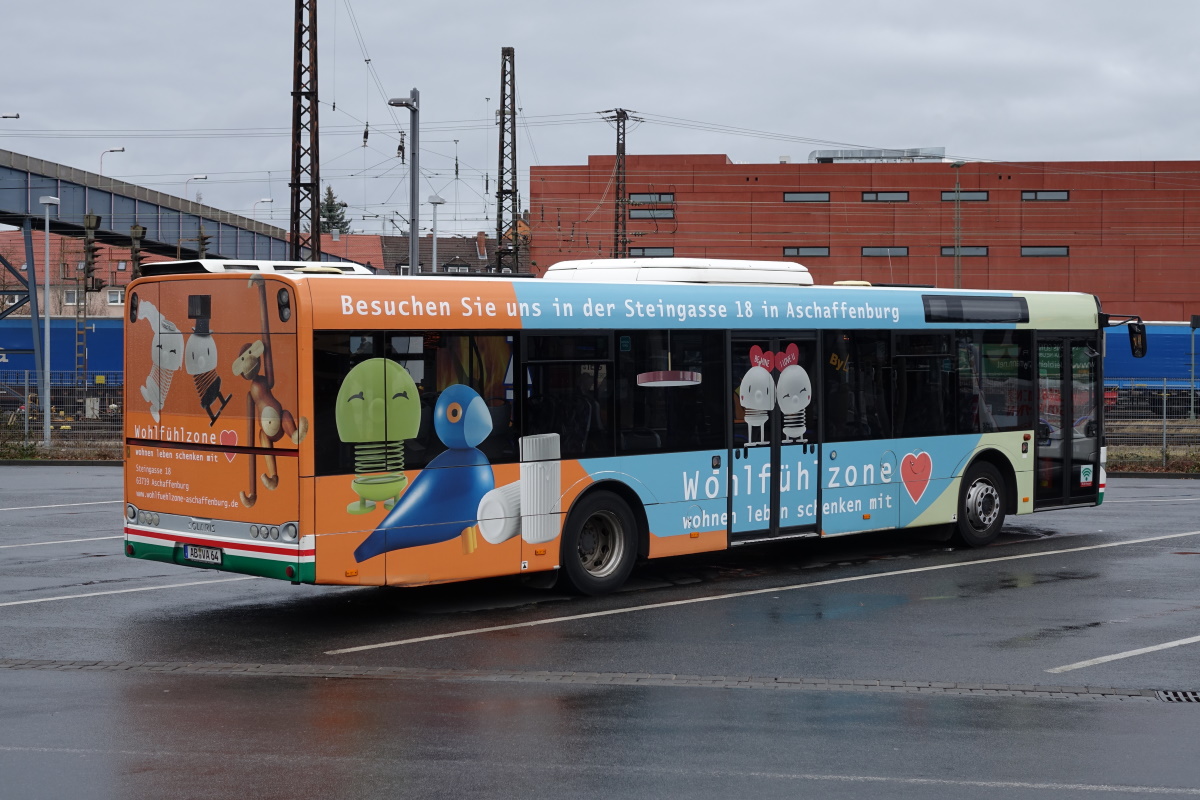 Stadtwerke Aschaffenburg / Wagen 164 (AB-VA 64) / Aschaffenburg, Hauptbahnhof/ROB / Solaris Urbino 12 III / Aufnahemdatum: 13. März 2021 / Werbung: Wohlfühlzone