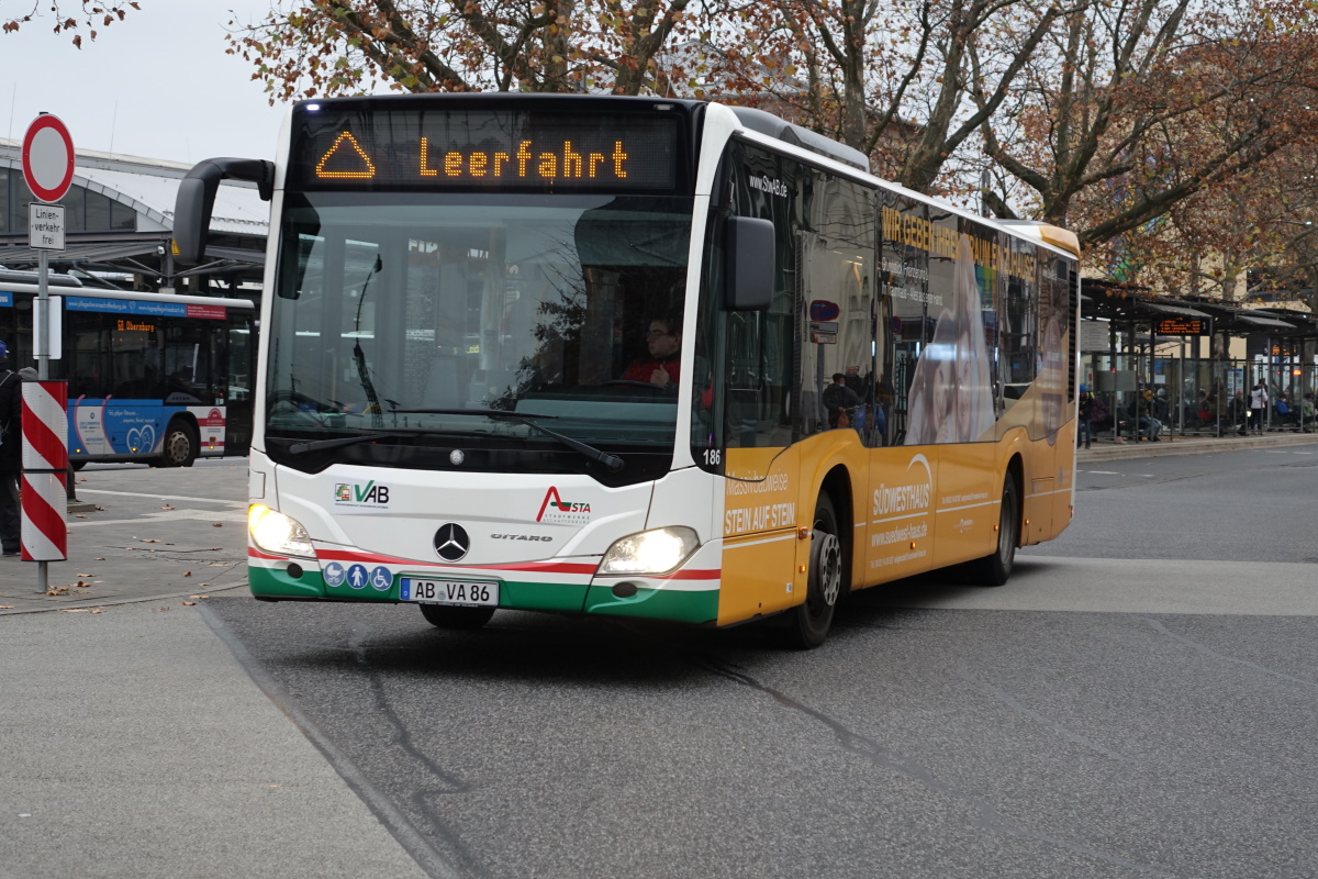 Stadtwerke Aschaffenburg / Wagen 186 (AB-VA 86) / Aschaffenburg, Hauptbahnhof/ROB / Mercedes-Benz O 530 C2 / Aufnahemdatum: 11.11.2020 / Werbung: Südwesthaus