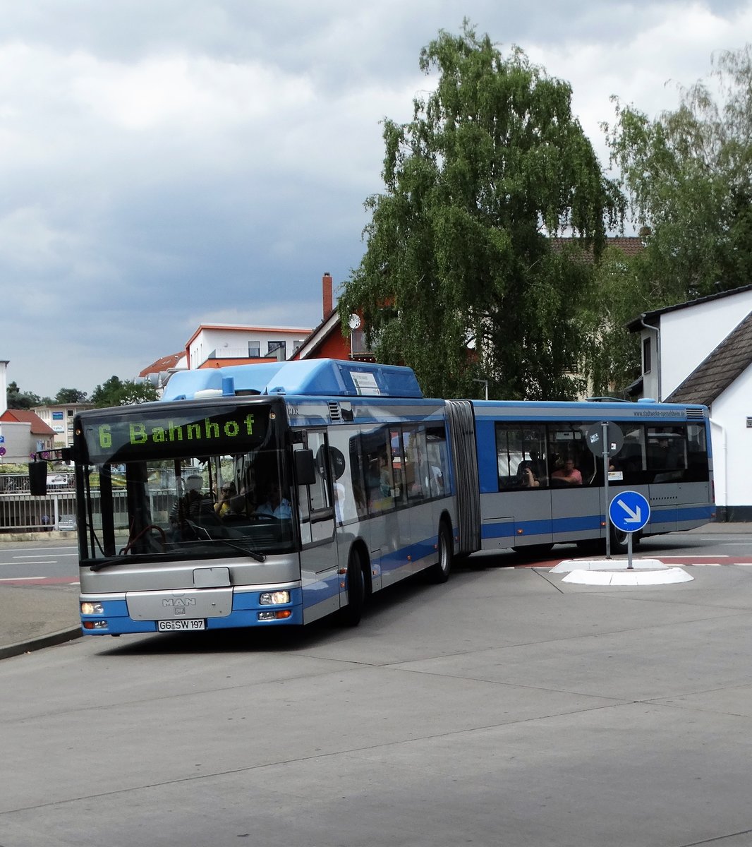 Stadtwerke Rüsselsheim MAN der 2. Generation mit Erdgasmotor am 16.06.17 in Rüsselsheim Bhf